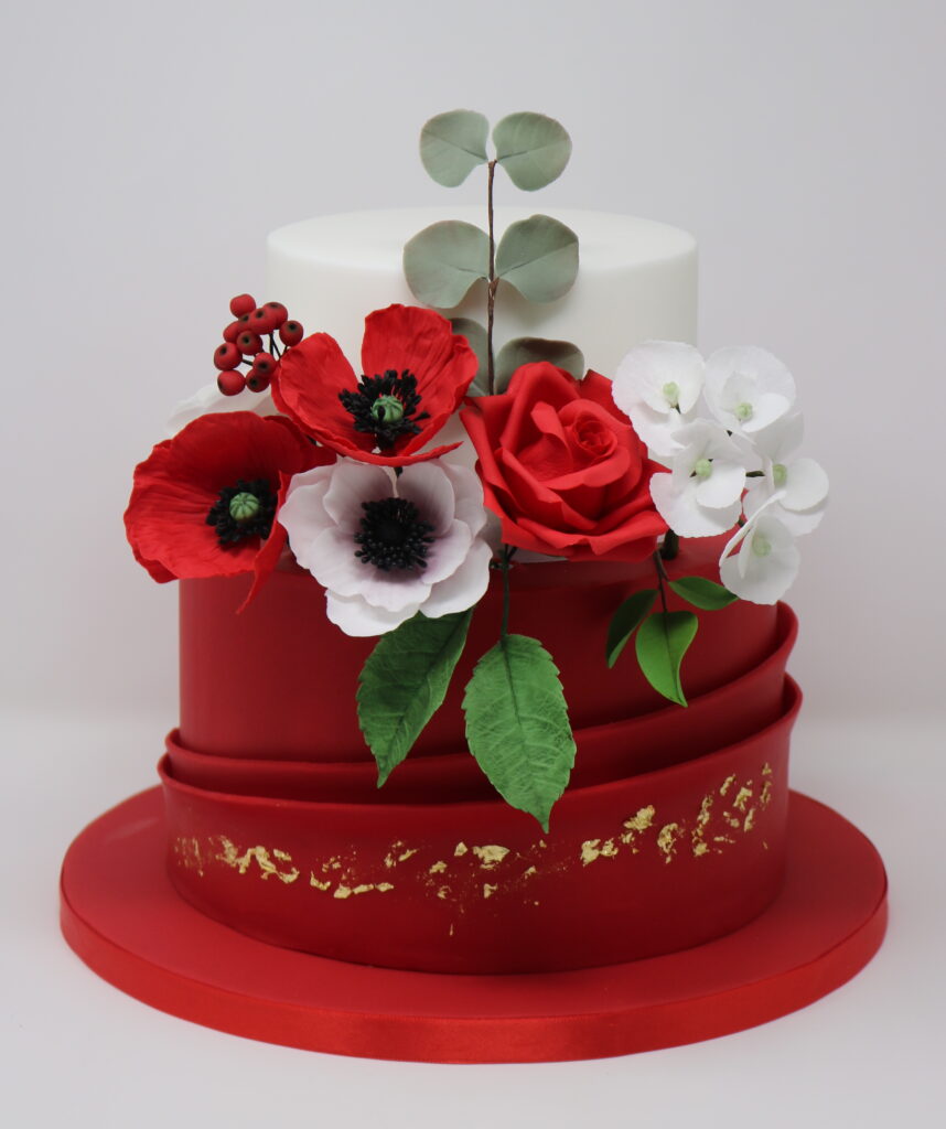 gateau de mariage rouge or